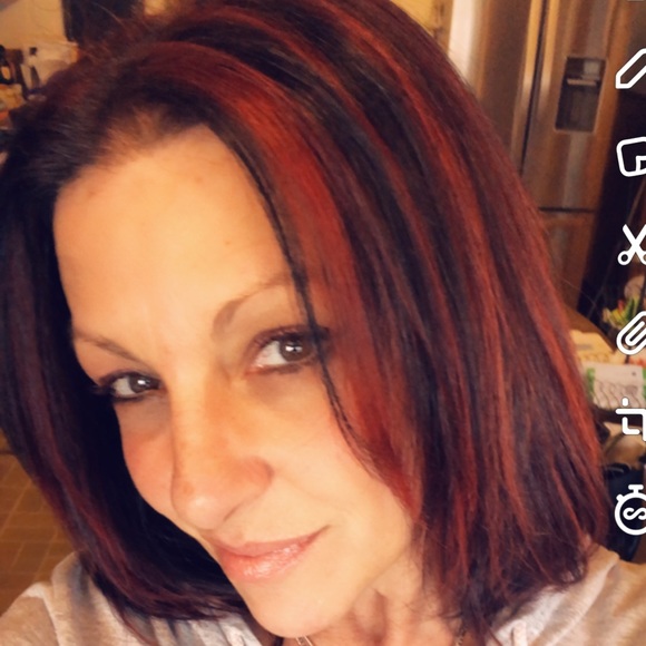 Meet your Posher, Lori - Picture 2 of 7